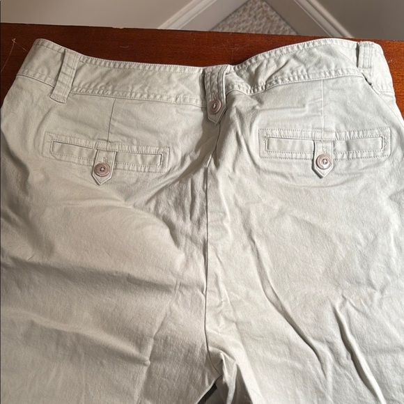 Dockers Women’s Casual Bermuda Shorts, Beige/Tan, size 10, Preowned - Picture 9 of 9